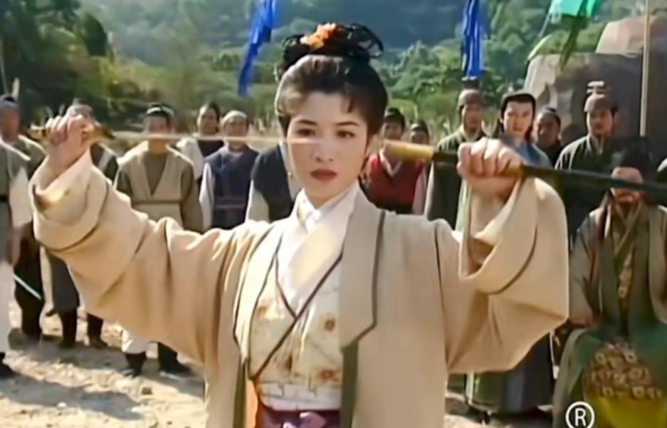 在金庸先生连载版的《笑傲江湖》中，岳灵珊被杀以后，任盈盈和令狐冲，在岳灵珊房间看