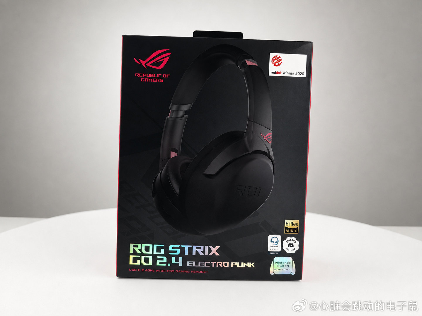 抽个无线耳麦给大家吧！从转发中抽一个ROG STRIX 2.4无线游戏耳机 ， 