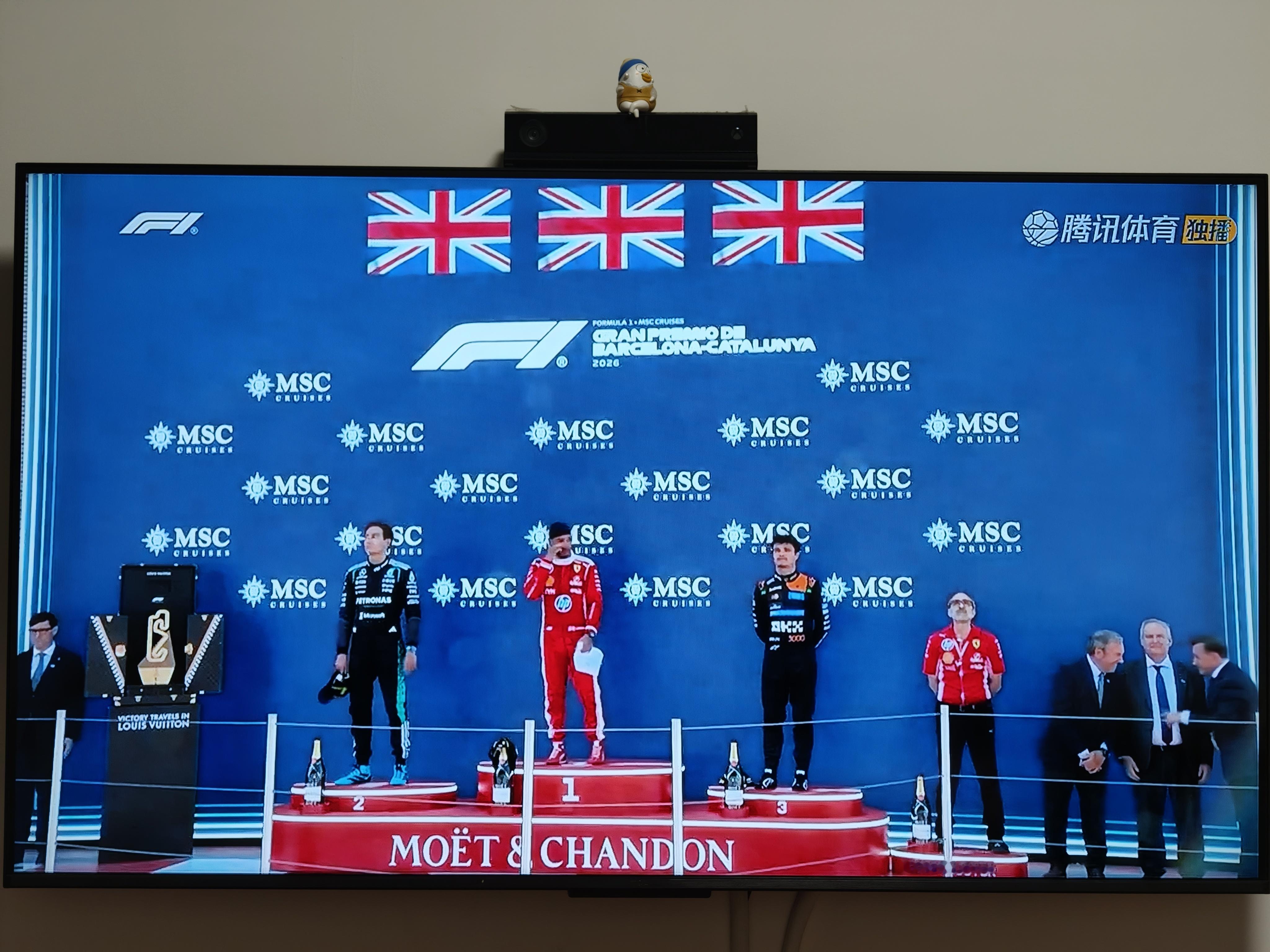 2026f1巴塞罗那大奖赛 这个领奖台，我只能说，英国车手完胜怪不得身披🇬🇧