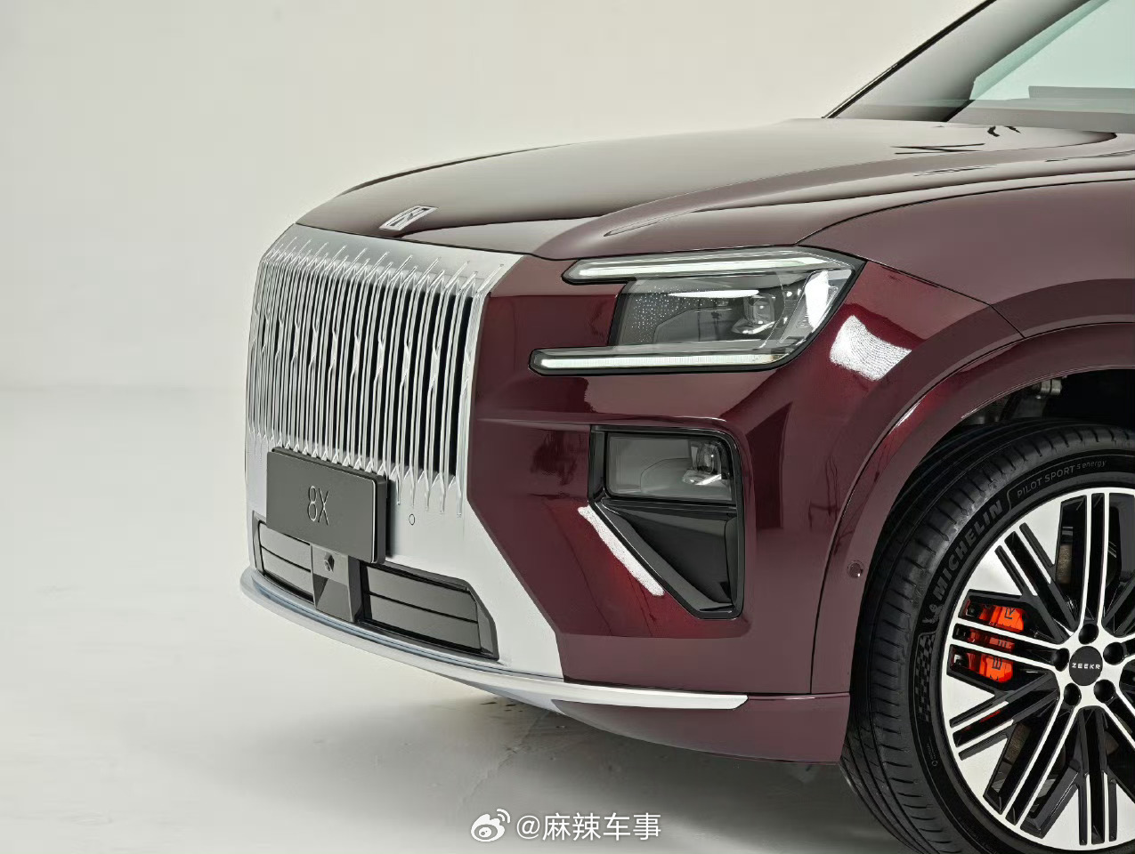 现在很多新能源车的设计确实有点“越看越像”，外观、内饰都在同一套审美里打转。反倒