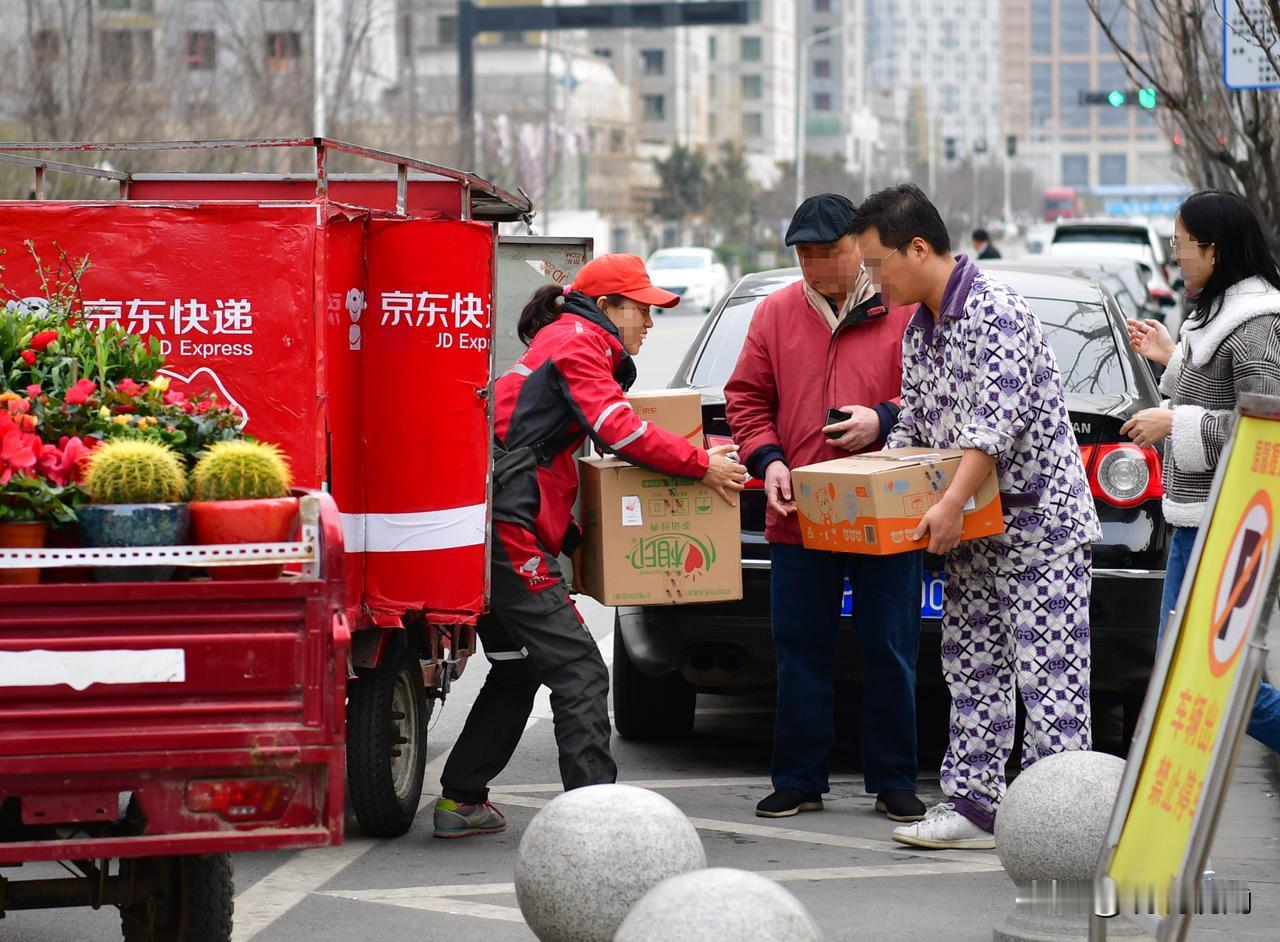 外卖平台“卷”社保,带来了什么?
他拯救的不是外卖，是拯救了整个社会最底层的牛马