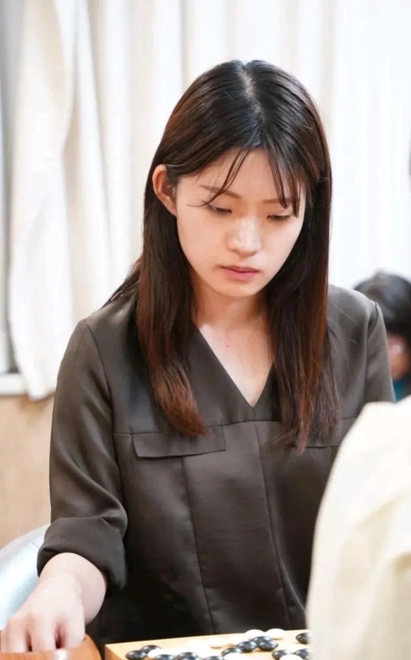 黄龙士杯~日本一姐二姐强势入选



第10届黄龙士杯世界女子围棋大赛，时隔5年