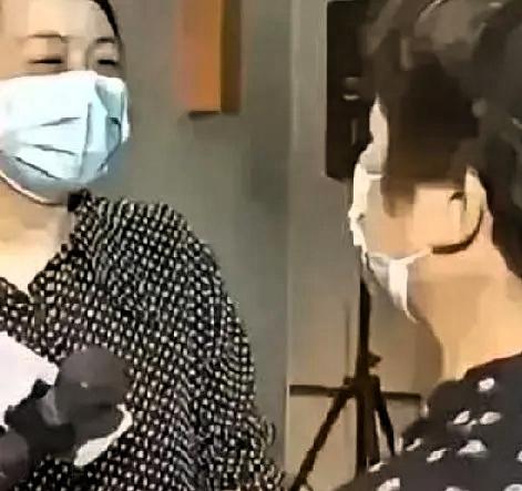 刻在骨子里的争强好胜，大概这辈子都难以改变。

许妈每更新一条动态，对方总要紧随