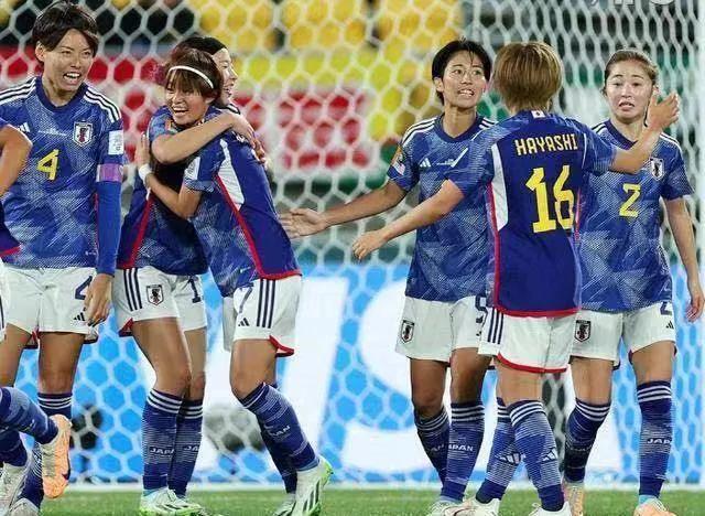 北京时间8月11日，女足世界杯1/4决赛，日本女足对阵瑞典女足继续进行。上半场，