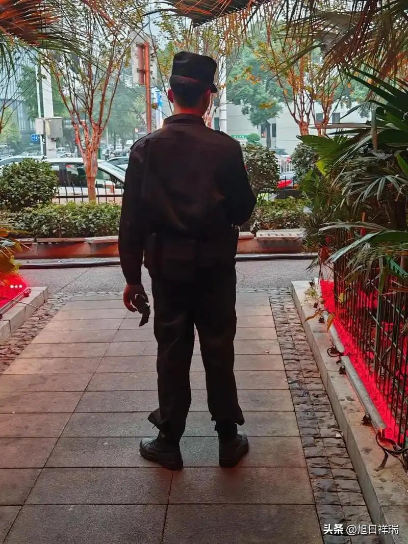 保安发冷感冒请假回家4小时后猝死，公司说：你没直接去医院，不算工伤。法院：回家休