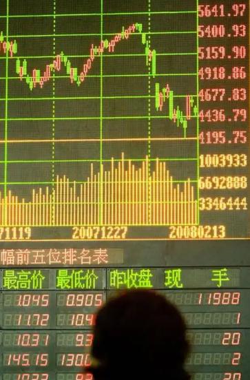 一位广州的股民在20.5元买入 亨通光电，涨到26.14元卖出，手里的2000股