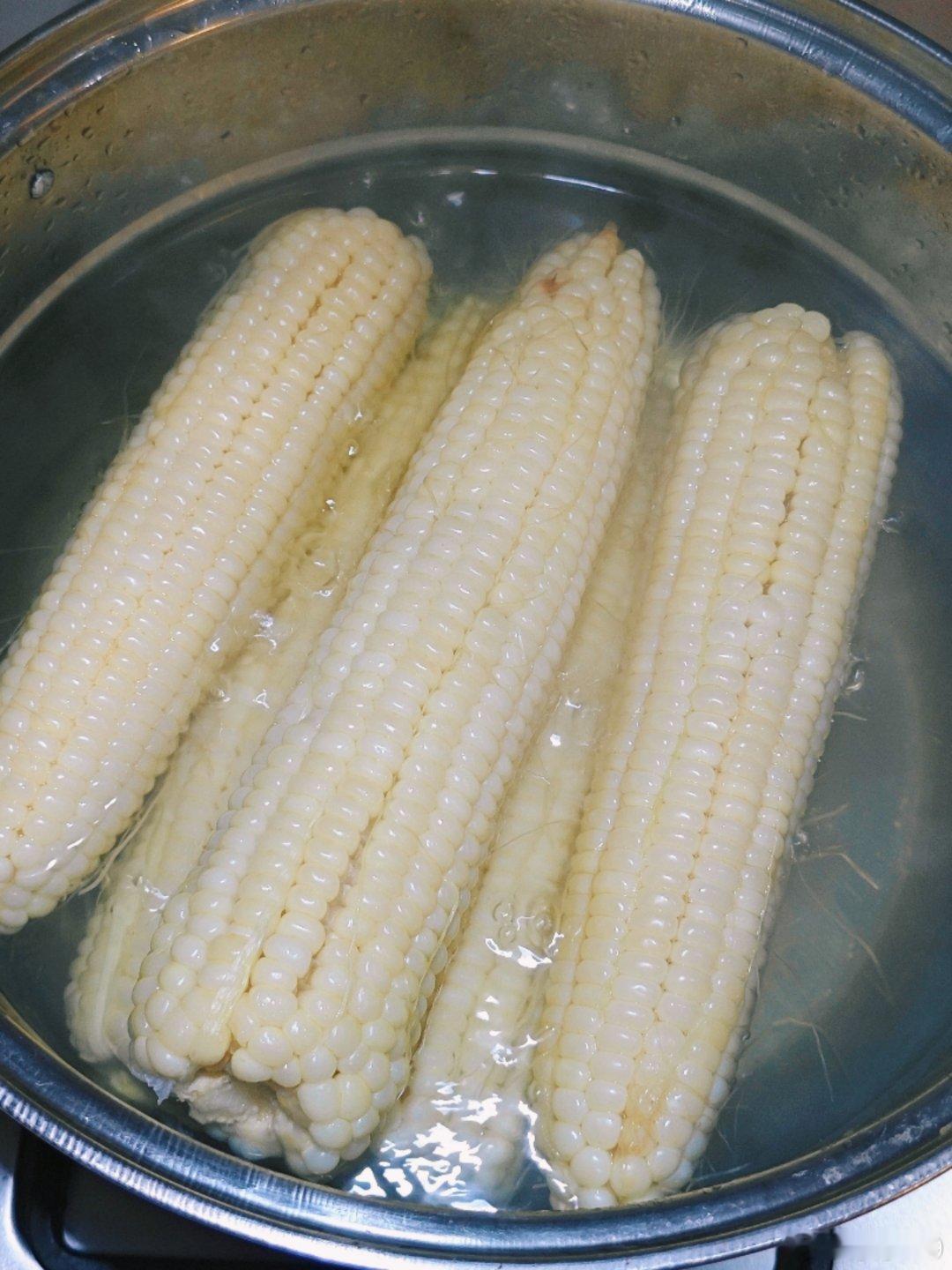 热带美食果然不经饿我又煮几根苞米 