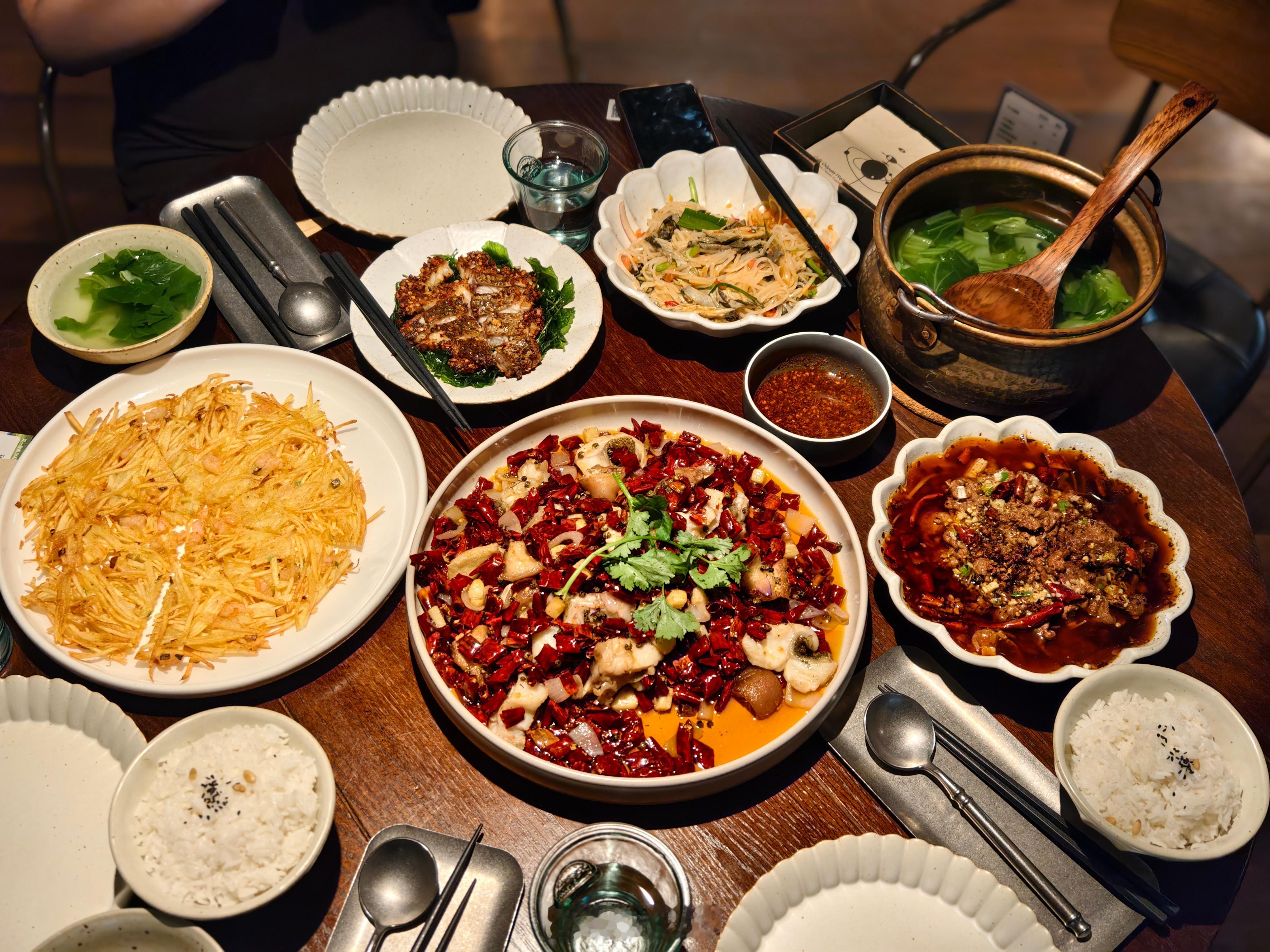 深夜食堂 到达广西北海，居然吃了一顿“云南菜”。但我怎么越看越像川菜 ？有云南的