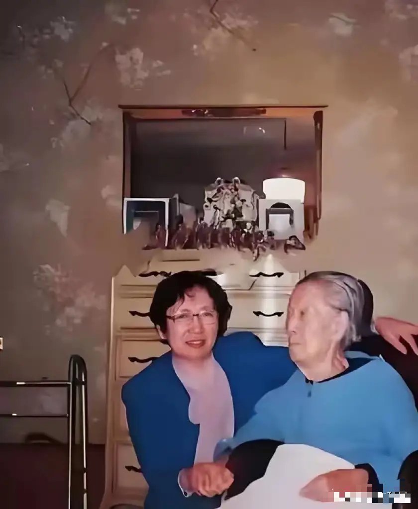 1988年，91岁的于凤至与女儿的最后一张照片，已为张学良预留墓穴 