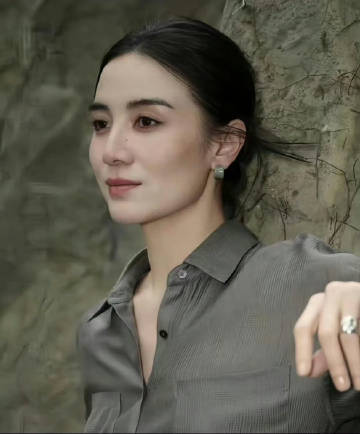 宋佳结婚我的态度关于宋佳结婚的消息在网络上引起了广泛的关注和热议。多位网友晒出宋