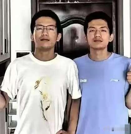 安徽一对双胞胎，哥哥高考查分698，弟弟697。全家还没来得及高兴，清华大学招生