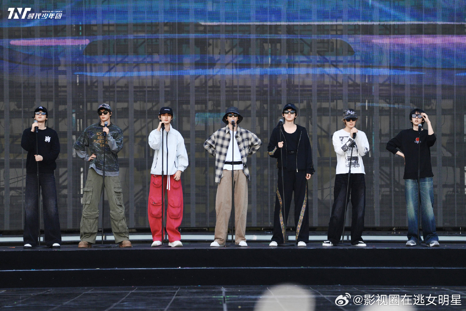 时代少年团彩排时刻送达时代少年团新音现场彩排照时代少年团新音现场彩排照。期待明天