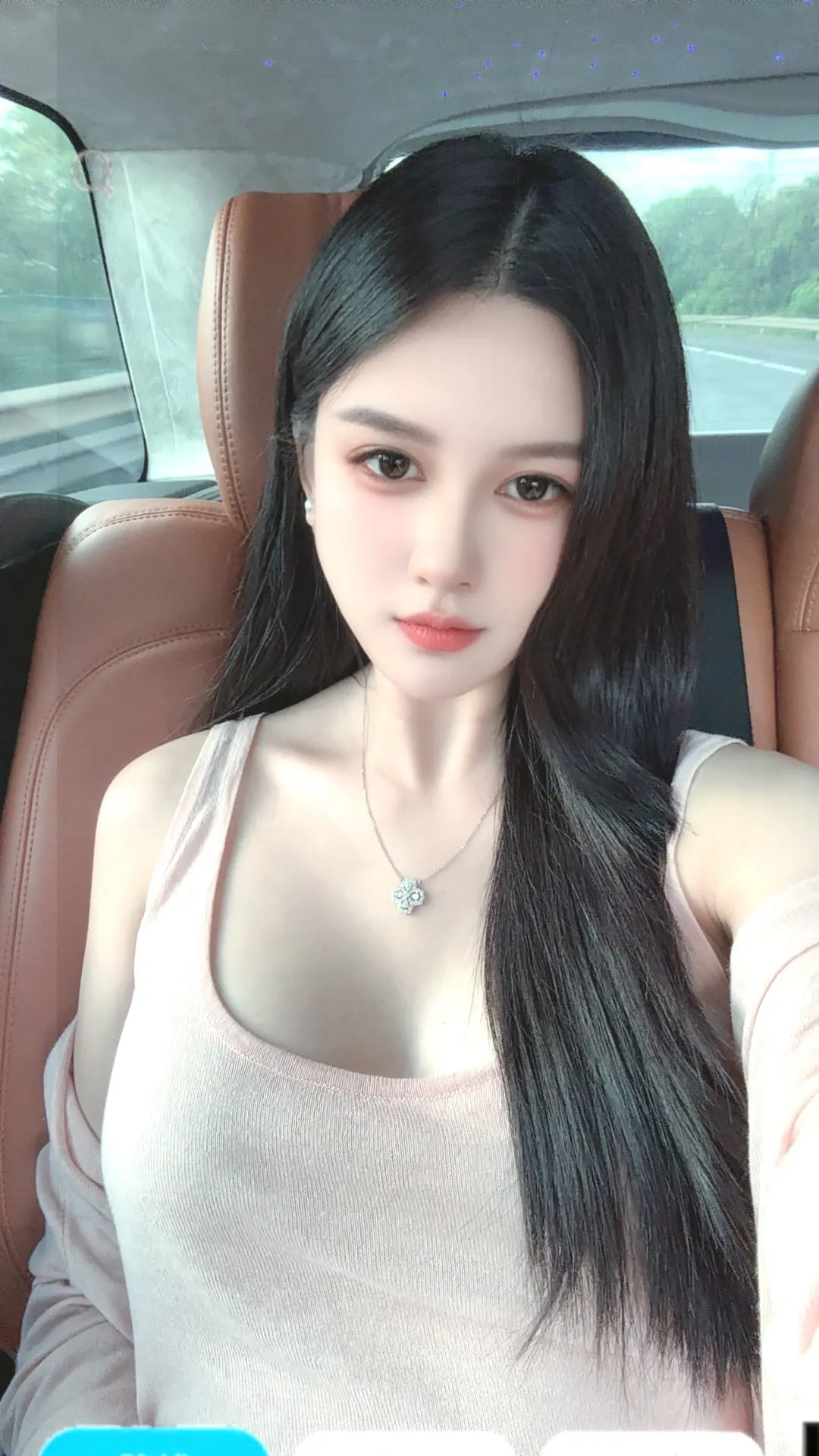 我的人生里有两次不掺杂任何算计的爱，一次是什么都不懂的时候，一次是什么...