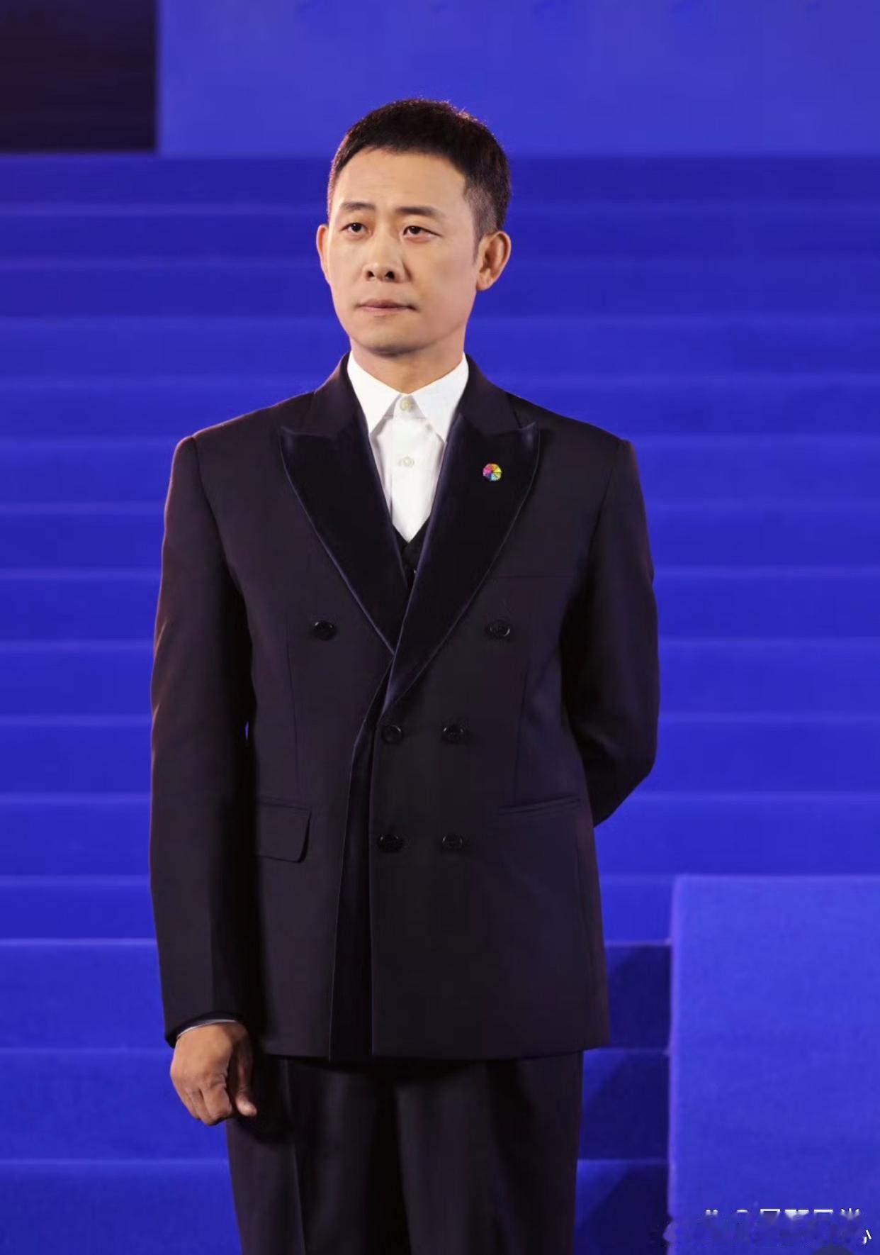1. 网传谭松韵的新剧被女二抢走不少关注度，团队这边不太满意。前期投入了不少营销