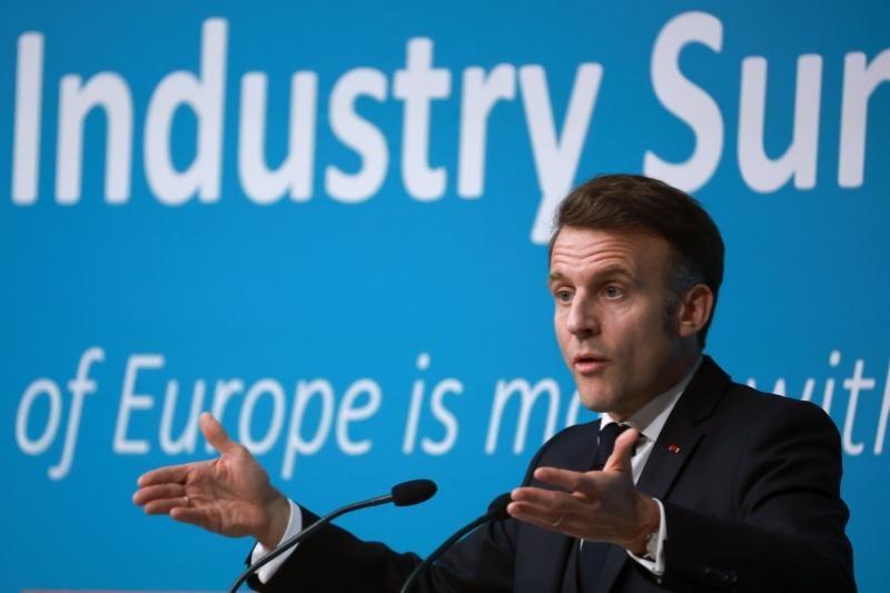 德法又吵起来了！

马克龙要优先买欧洲货，默茨急了：别太狭隘

据彭博社2月11