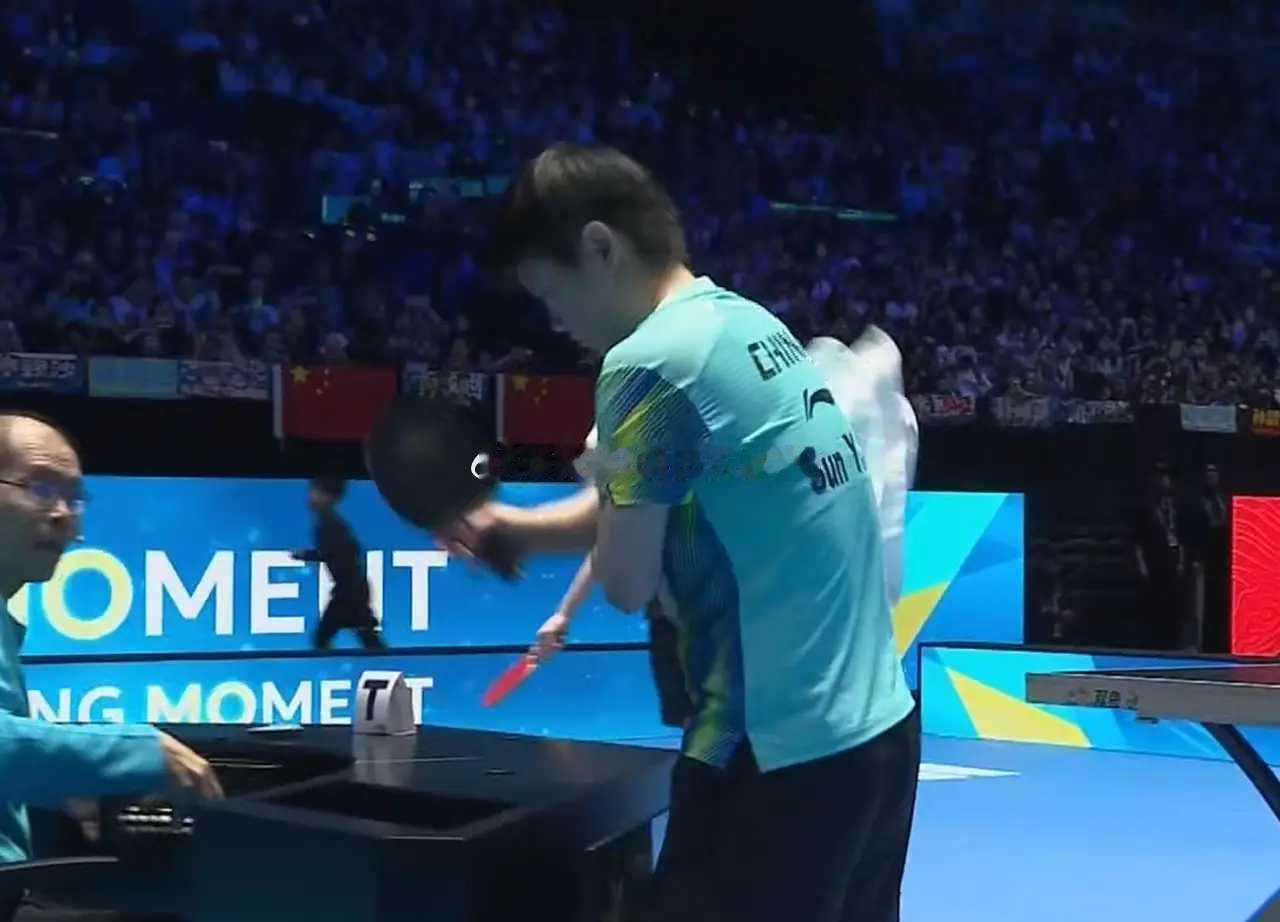 海口亚洲杯 孙颖莎3-1金娜英晋级8强！首局狂失误后迅速调整，战术执行明确孙颖莎