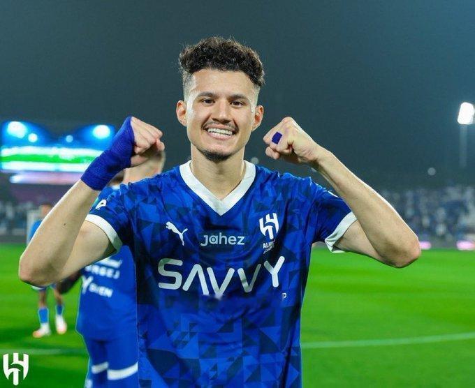 C罗和利雅得 据半岛电视台利雅得胜利出价1800万英镑，试图签下利雅得新月球员阿