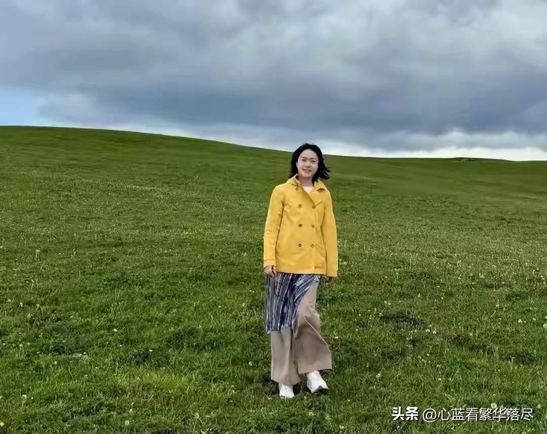 生活还要继续！看到翁帆女士晒出的和家人在新疆的旅行照，感觉翁帆已经彻底走出了丧夫