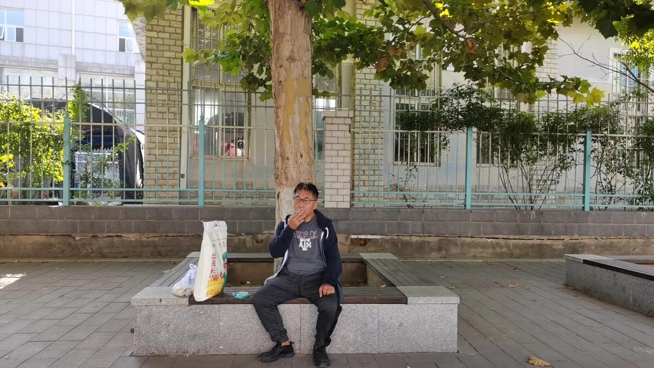 昨晚上睡了六个小时，没有做什么梦。今天早上一看发了四天的俄罗斯面粉，还是没有发酵