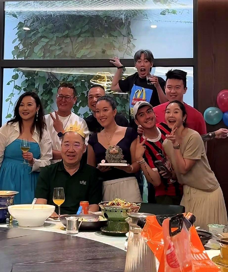 66岁大寿本该是儿孙绕膝、端着茶杯乐呵的年纪，可英达这回是真的笑不出来了！
你说
