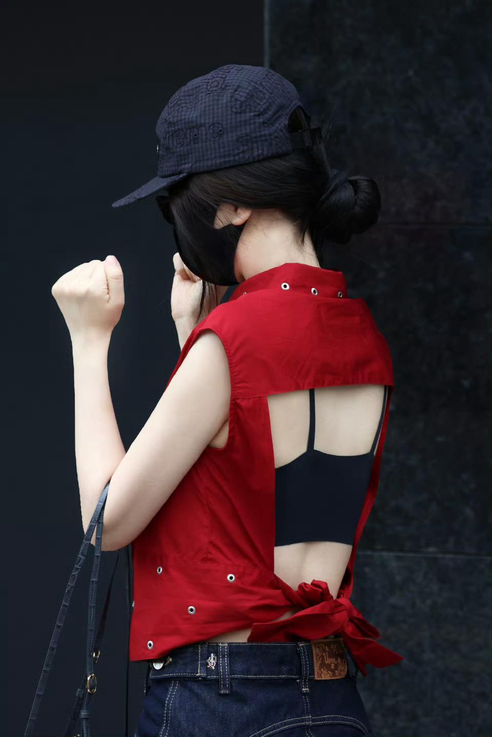 虞书欣 正面女儿背面妈咪我🐟穿衣服，真的很有个性，每天都不一样，当她粉丝心情真
