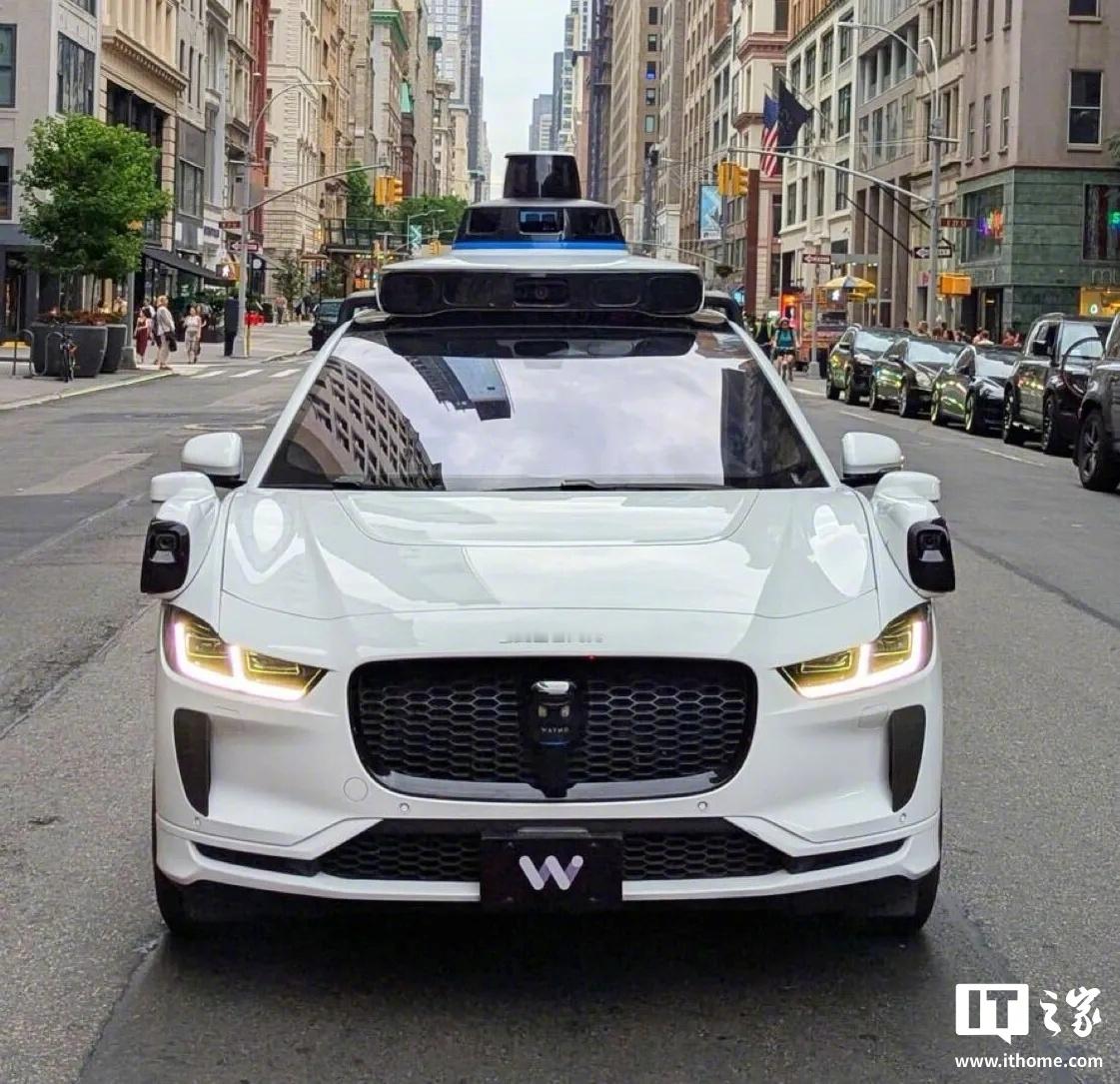 【Waymo 自动驾驶出租车绕行停靠校车，美国监管机构展开调查】美国联邦安全监管