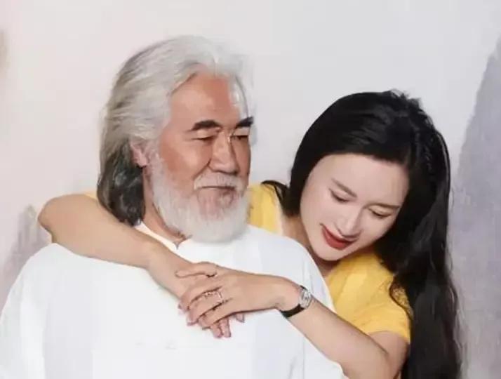 家人们，今天咱唠唠张纪中和杜星霖这对夫妻！一直以来，他们在网上各种秀恩爱，可最近