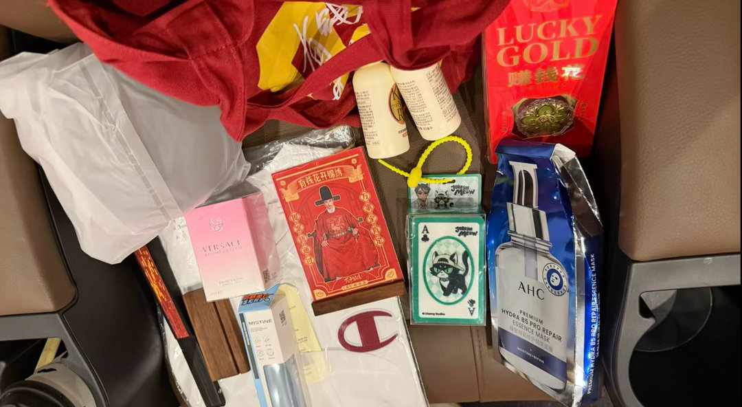 花开追剧团伴手礼兮兮给了好多东西呀 