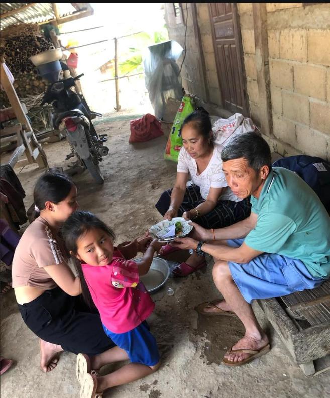 她要平分家产，父亲一句话让她吓到尿裤子——从此再也没敢提过，网友：这才是真平等