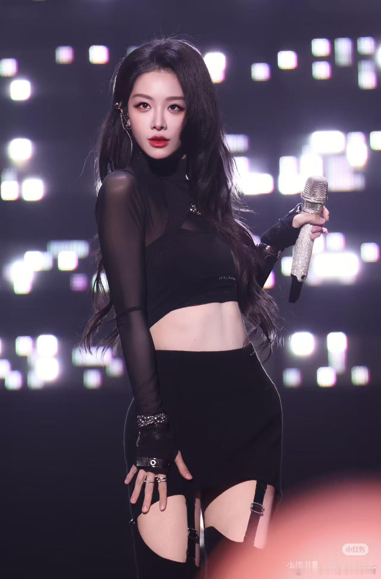 "喻言粉丝在哪里！《蔷薇之巅》前奏一响，全场应援色海要来了！1月18日龙兴足球场