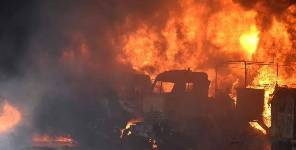 马基夫卡（Makiivka）袭击的后果 - 油库着火了🔥  令人惊叹。这种情况