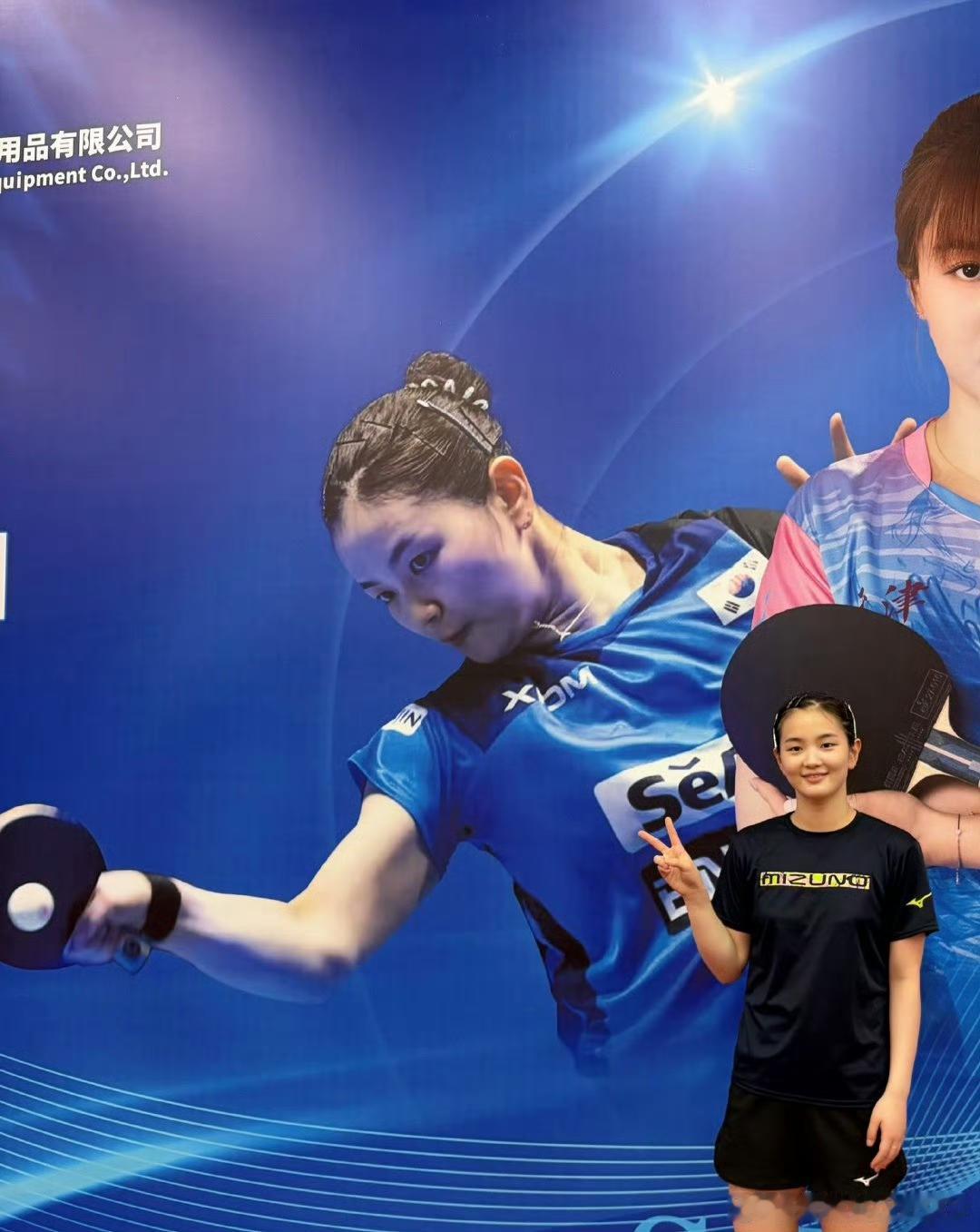 5月26日金娜英晒出在中国吃喝玩的照片，并发文在中国的快乐时光。
金娜英这是去天