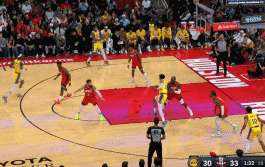 火箭新星滑翔重扣，今日10佳球！
北京时间1月30日，火箭与湖人的比赛进行至首节