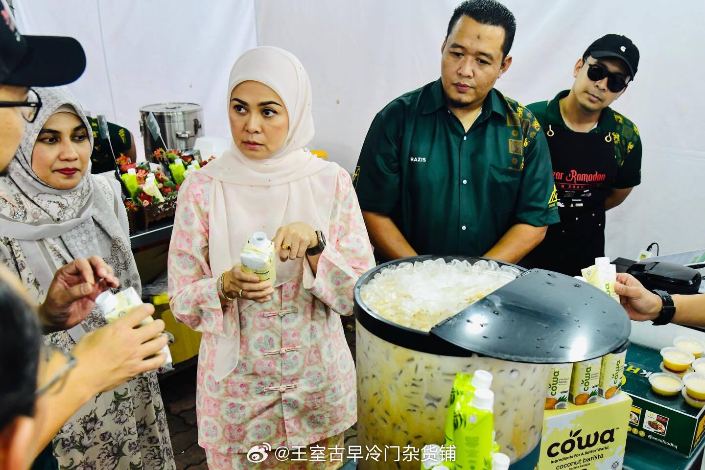 王室王室马来西亚王室雪兰莪 2026年3月8日，雪兰莪苏丹后参加义卖活动。 