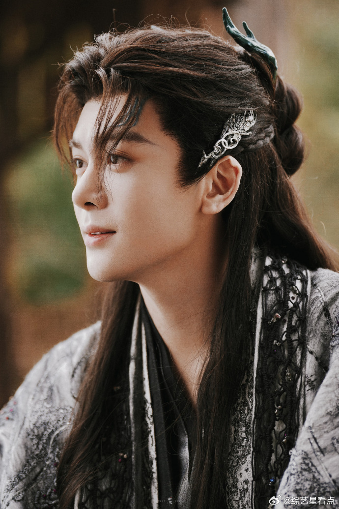 曾舜晞老了也是法拉利曾舜晞老了也是法拉利，怎么有人化老年妆也这么帅啊，好权威的骨