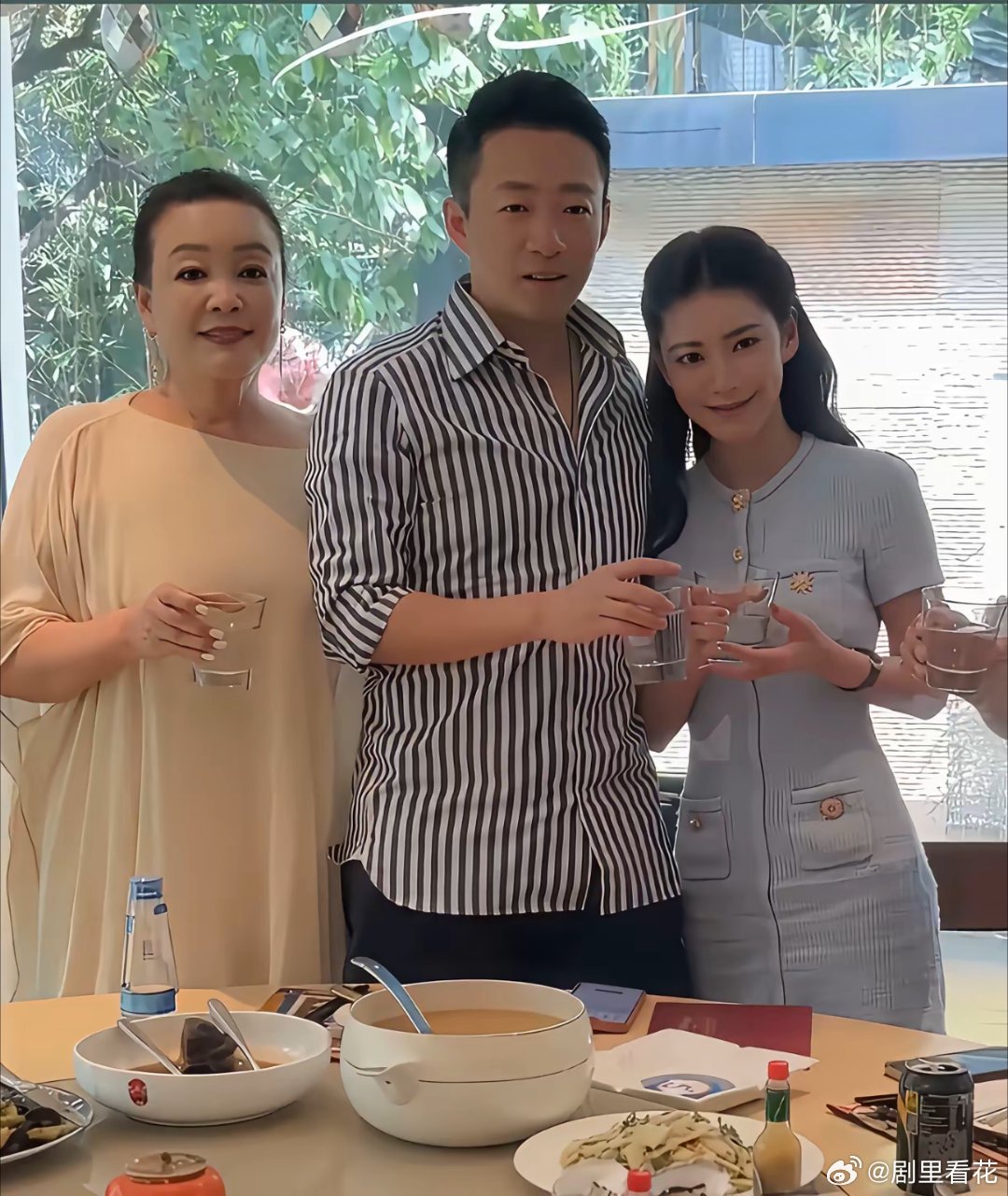 张兰的冷处理让他们急了，马筱梅最近在直播间怒怼网友，让大家不要说她和婆婆关系不和