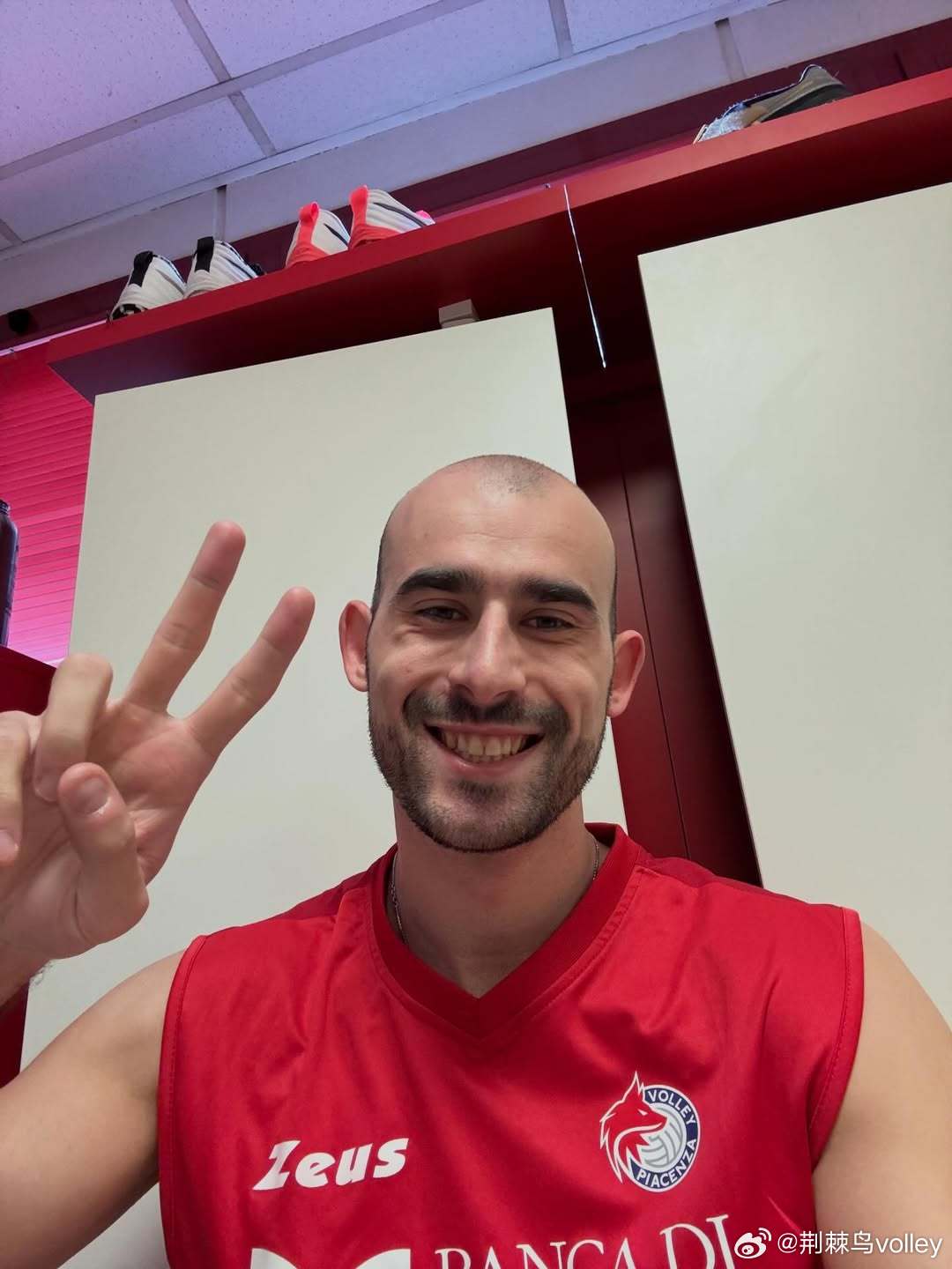 【成功做了睾丸肿瘤手术的加拉西正式回归】意超皮亚琴察宣布本土副攻加拉西正式回归赛