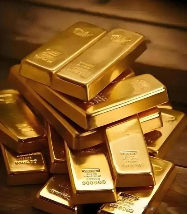 金价从1040元/克高位一路回落至890元/克关口，这位做实业的温州老板果断出手