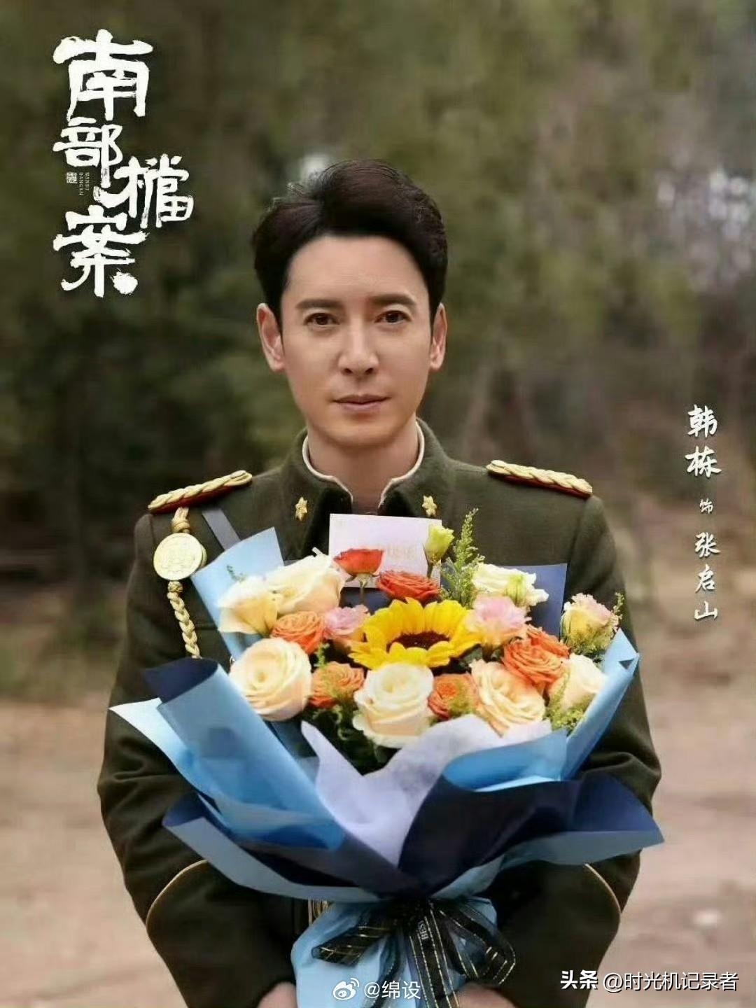 韩栋和应昊茗真的好像，脸型一样，嘴巴一样。
这两人不是亲兄弟却长得像亲兄弟，很多