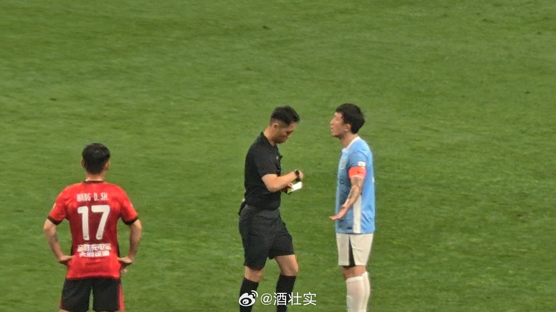 成都蓉城vs深圳新鹏城 2026中超首张红牌来了！姜至鹏把席尔瓦打出血（目测嘴部