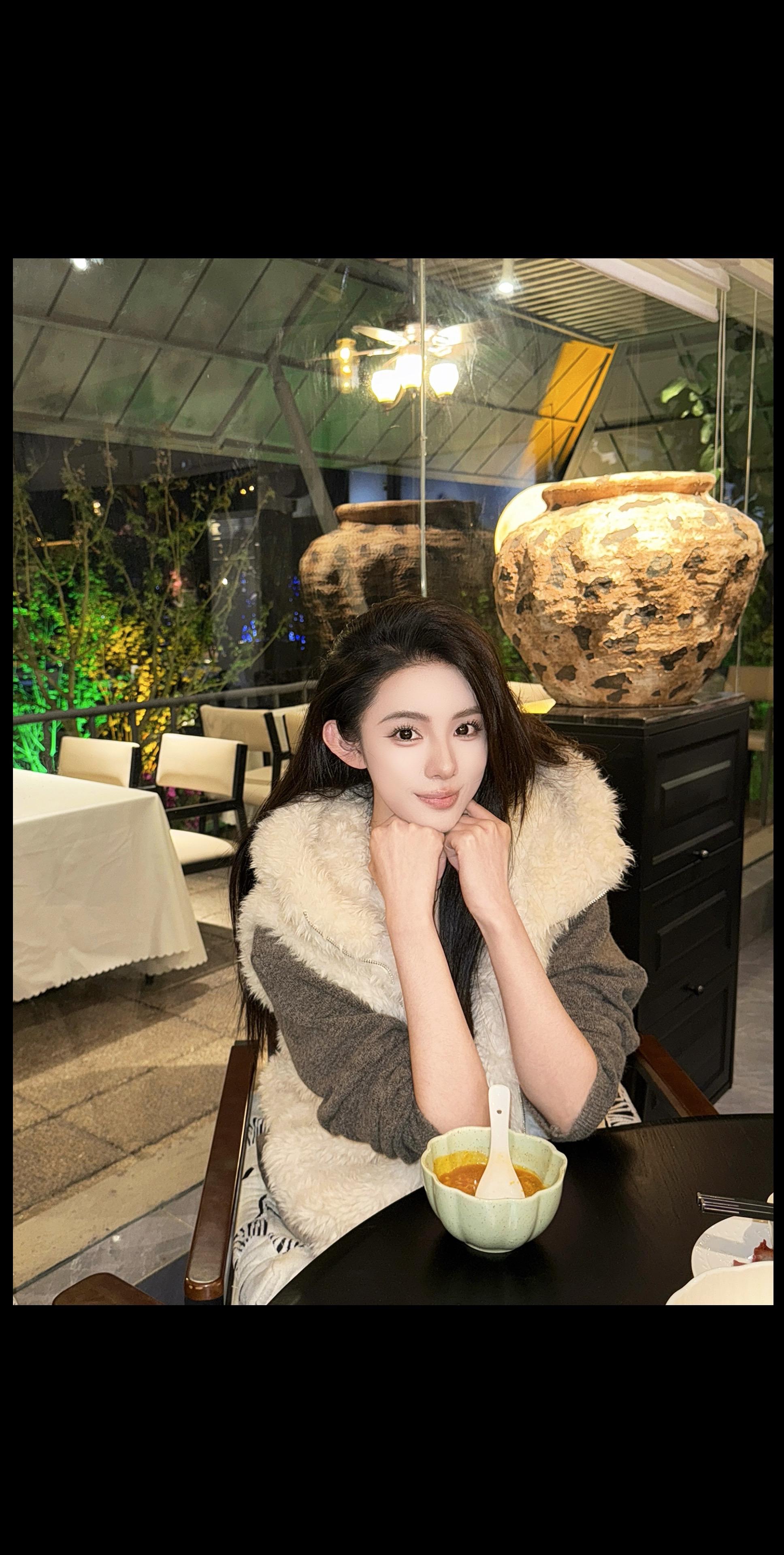 管他是现在或未来我陪着你走，所有人退后的时候我在你身后