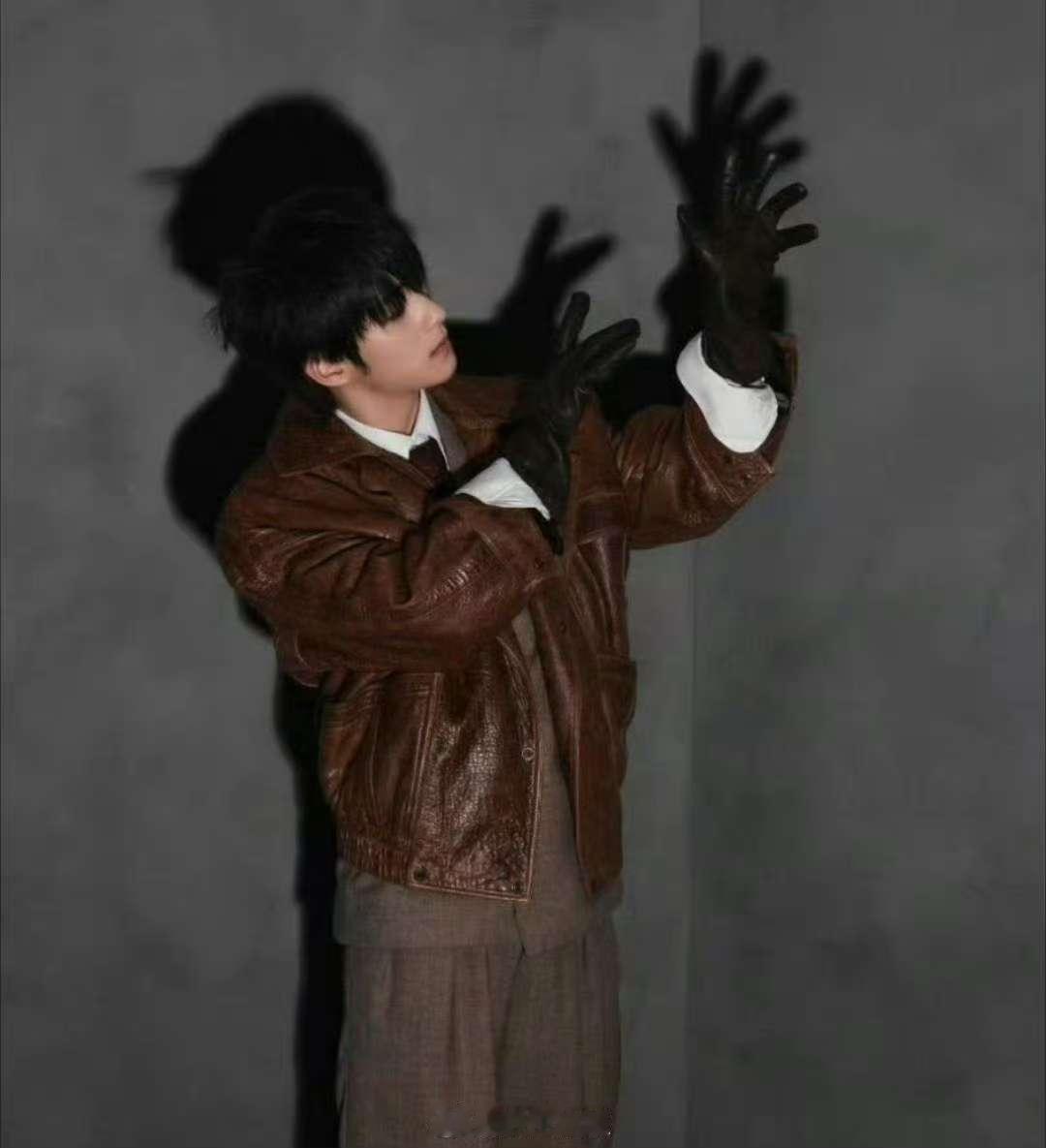 《碧血蝉》侯明昊➕徐振轩，主打武侠探案小分队，设定类《莲花楼》，月底横店开机 