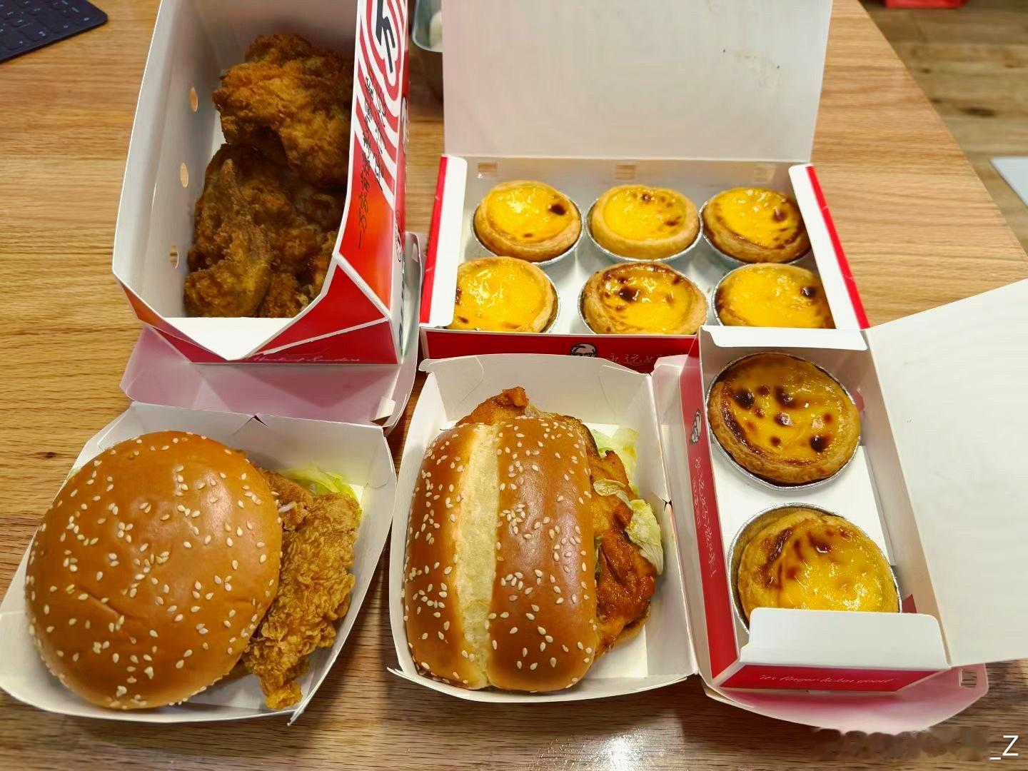 今晚点了“小肯肯”——久违的熟悉味道，让人怀念！心里盘算着好些日子没吃了，打开纸