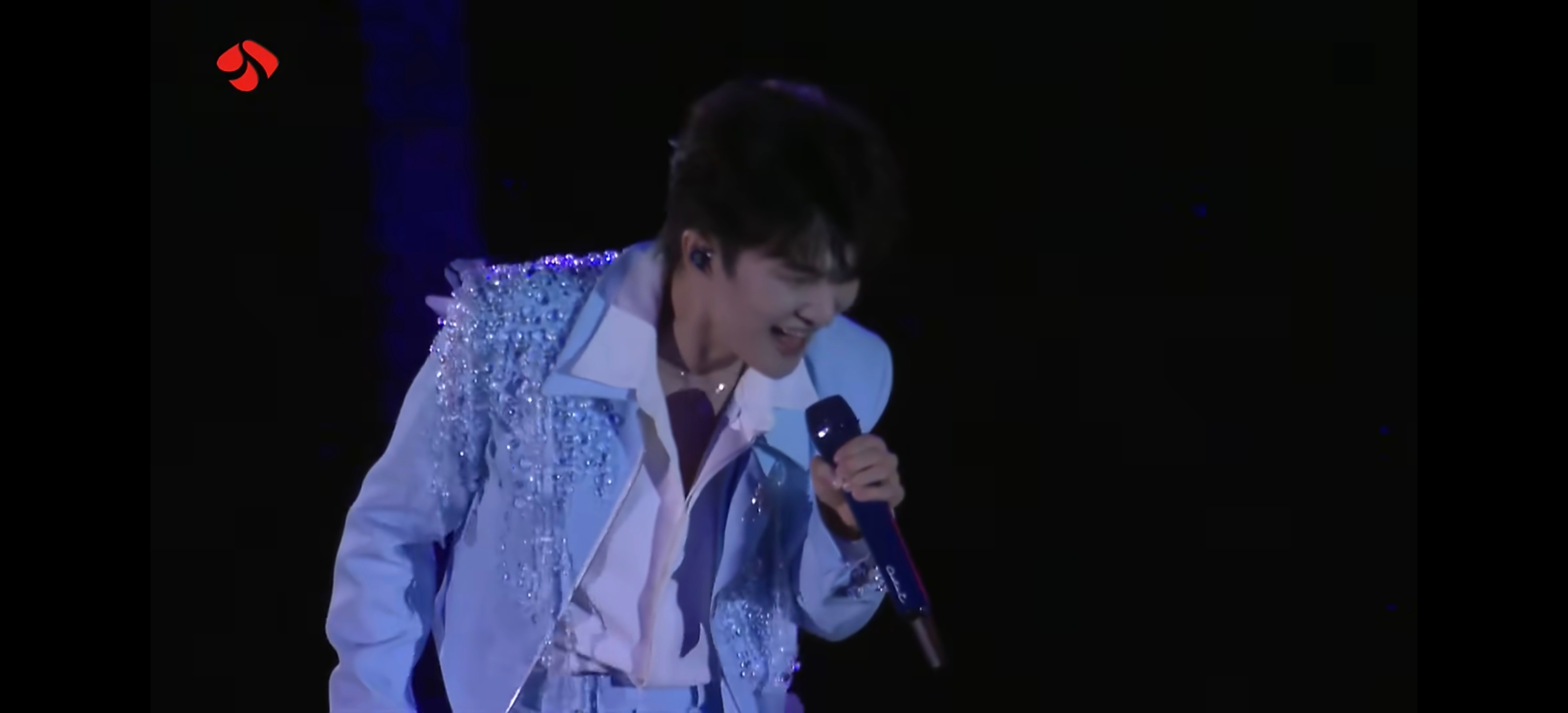 苏超直播这次苏超比赛这开幕式也太豪华了，堪比世界杯！世界级的！本届苏超主题曲《热