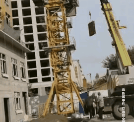 建筑工地就怕出现这样的事情，一旦出现了这样的事情，就意味着伤亡，像这塔吊出现这样