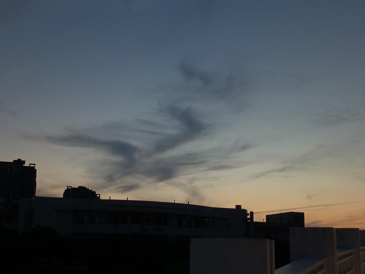 今天五一啰，朋友们五一快乐哈！