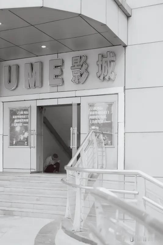 今年暑期档，又传来一个重要数字。

据央视新闻消息，2026年暑期档电影总票房（