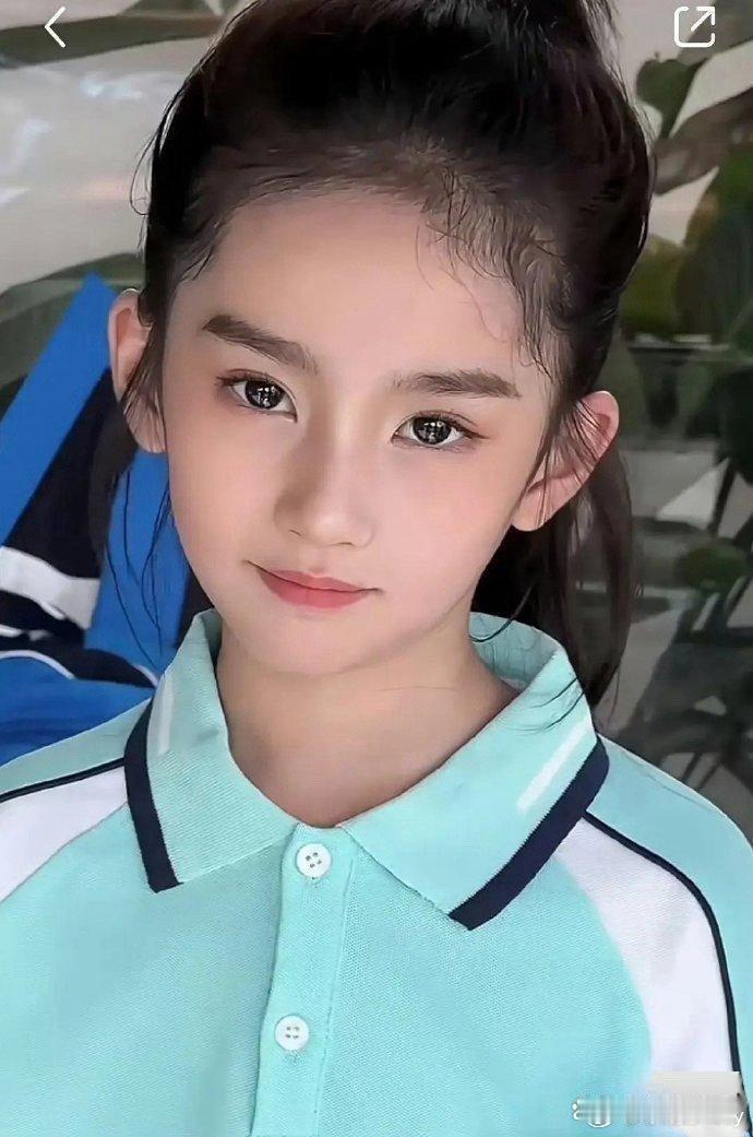 这个小妹妹颜值超高，融合了刘亦菲、杨幂和宋祖儿的特色，未来前景无限。 