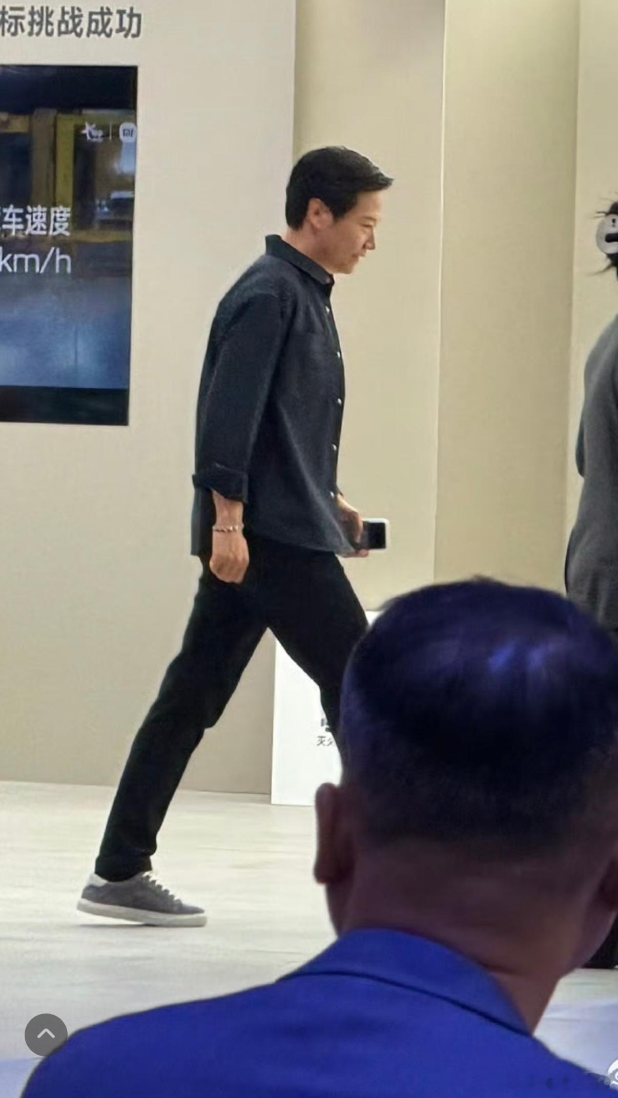 你跟我说这是50多岁的老头？？？