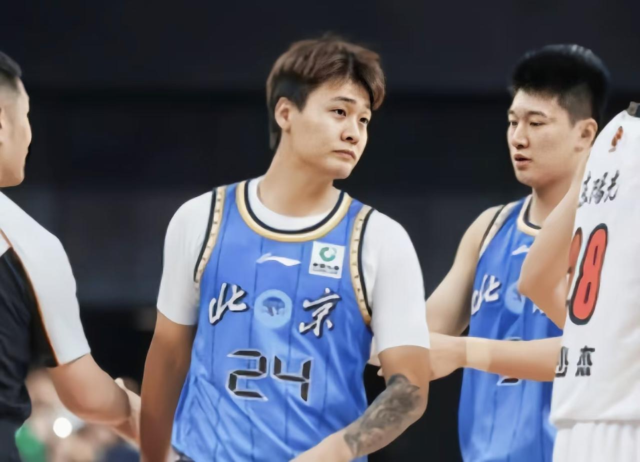 今晚CBA常规赛，北京将对阵山东，山东队由于邱彪被禁赛，本场比赛的主帅由助教塞巴